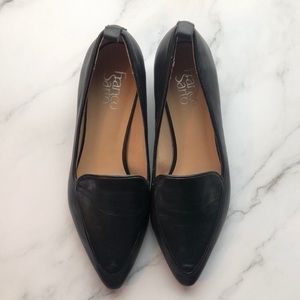NWOT pointed black loafer